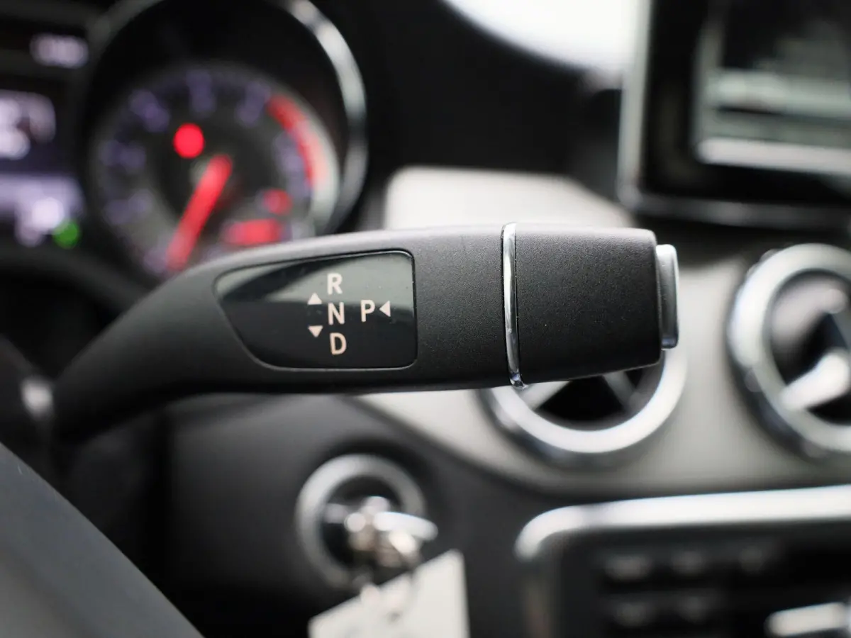 180 Ambition | Automaat | Navigatie | Airco | Bluetooth | Parkeersensoren |