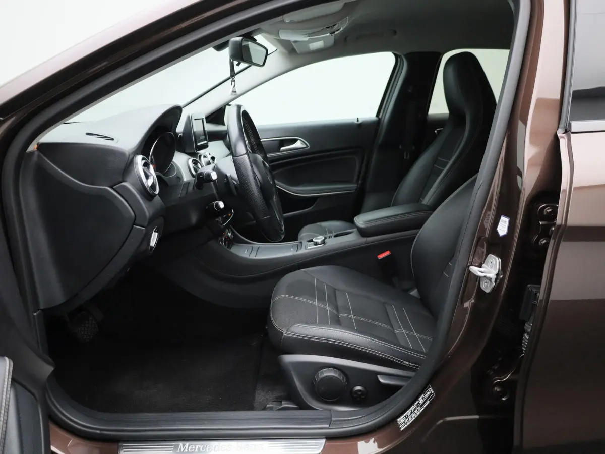 180 Ambition | Automaat | Navigatie | Airco | Bluetooth | Parkeersensoren |