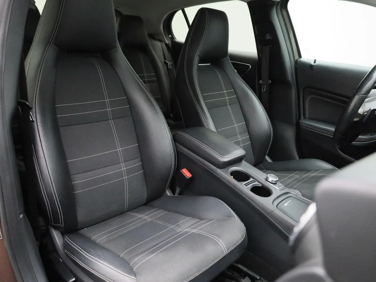 180 Ambition | Automaat | Navigatie | Airco | Bluetooth | Parkeersensoren |