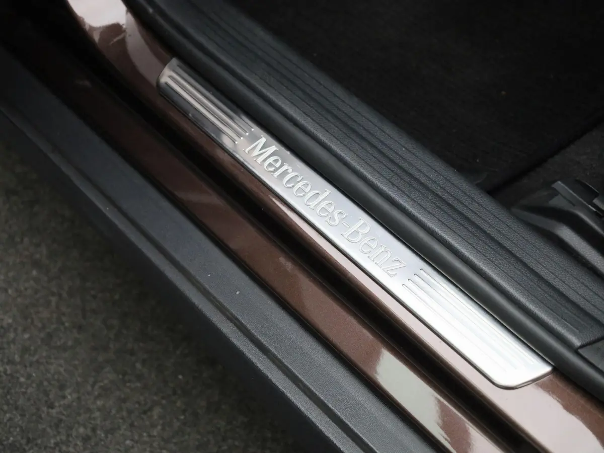 180 Ambition | Automaat | Navigatie | Airco | Bluetooth | Parkeersensoren |