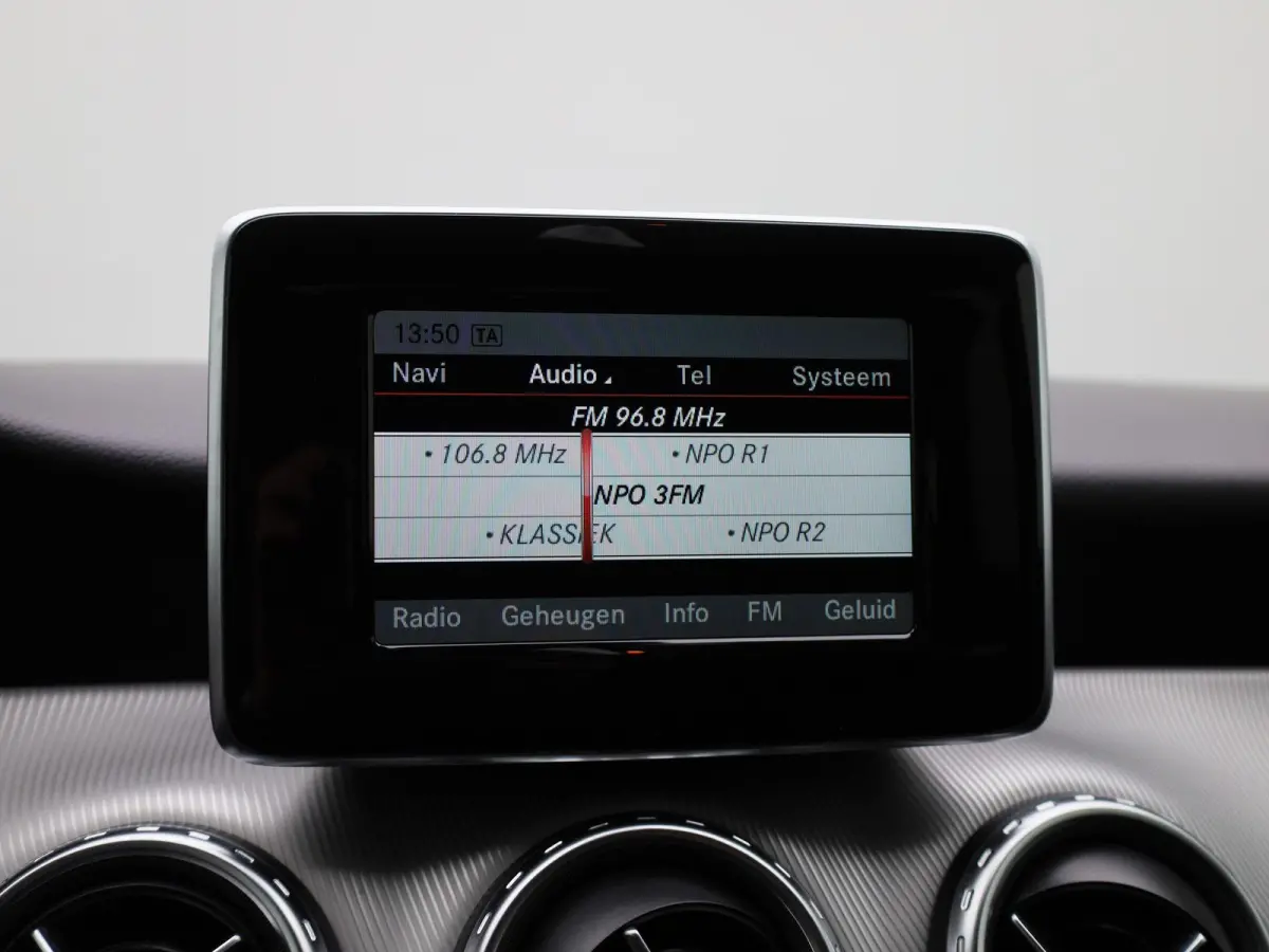 180 Ambition | Automaat | Navigatie | Airco | Bluetooth | Parkeersensoren |