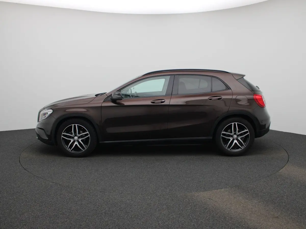 180 Ambition | Automaat | Navigatie | Airco | Bluetooth | Parkeersensoren |