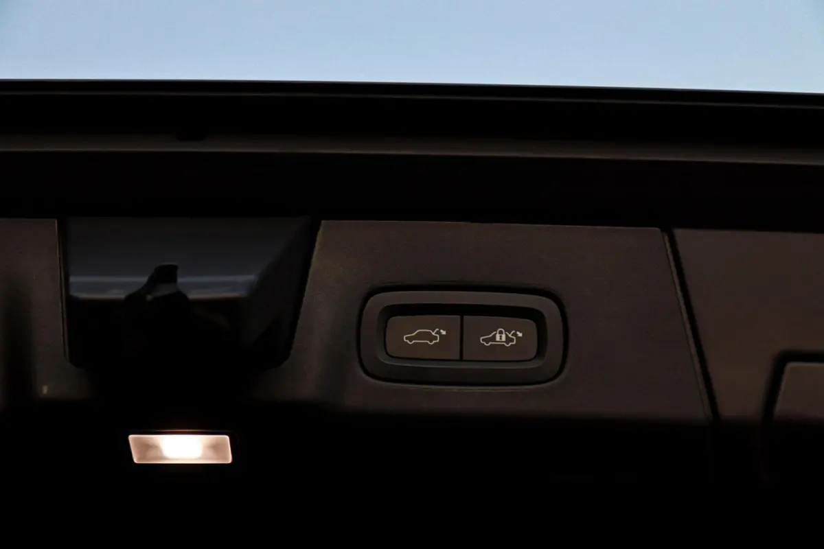 2.0 T6 Plug-in hybrid AWD R-Design /LED/PANODAK/HARMAN-KARDON/360 CAMERA/STOEL+STUURVERW./KEYLESS!
