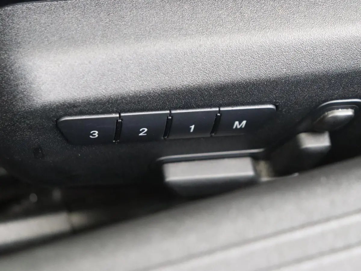 4.0 S Premium /Distronic /Memory /Digitale cockpit /Burmester /AMG Ride control