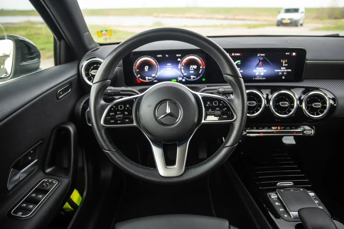 250 e Business Line AUTOMAAT / LEDER / CRUISE CONTROLE / CAMERA / CARPLAY