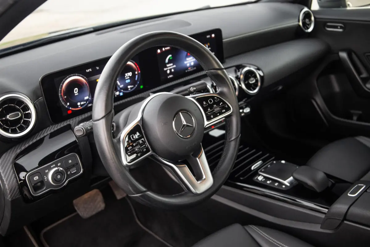 250 e Business Line AUTOMAAT / LEDER / CRUISE CONTROLE / CAMERA / CARPLAY