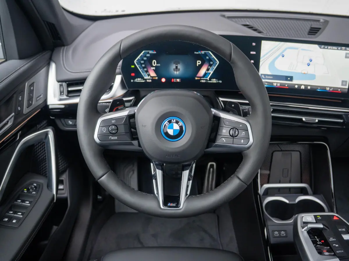xDrive25e | M Sportpakket | Comfort Pack | Harman-Kardon | Stuurwielrand verwarmd | Comfort Access | Achteruitrijcamera | Panoramadak | Trekhaak