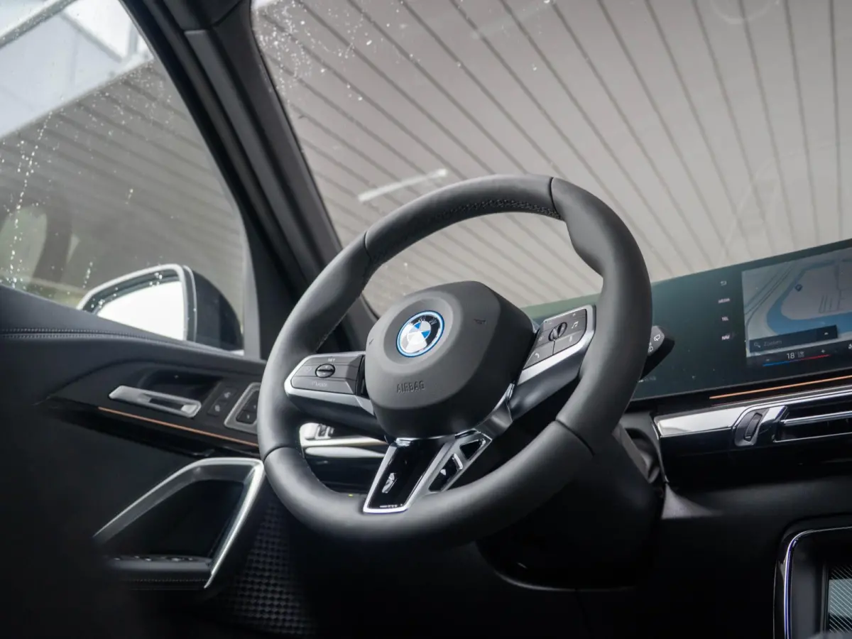 xDrive25e | M Sportpakket | Comfort Pack | Harman-Kardon | Stuurwielrand verwarmd | Comfort Access | Achteruitrijcamera | Panoramadak | Trekhaak