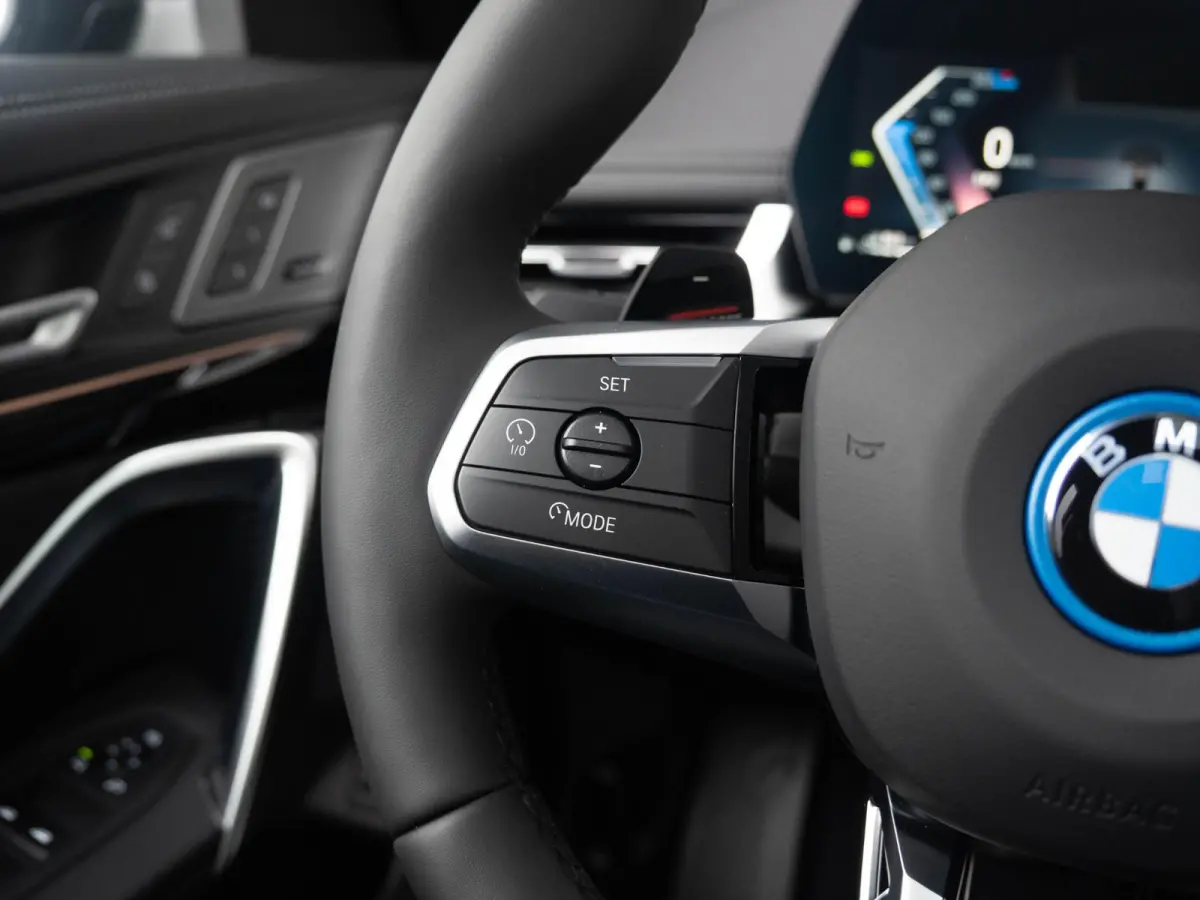 xDrive25e | M Sportpakket | Comfort Pack | Harman-Kardon | Stuurwielrand verwarmd | Comfort Access | Achteruitrijcamera | Panoramadak | Trekhaak
