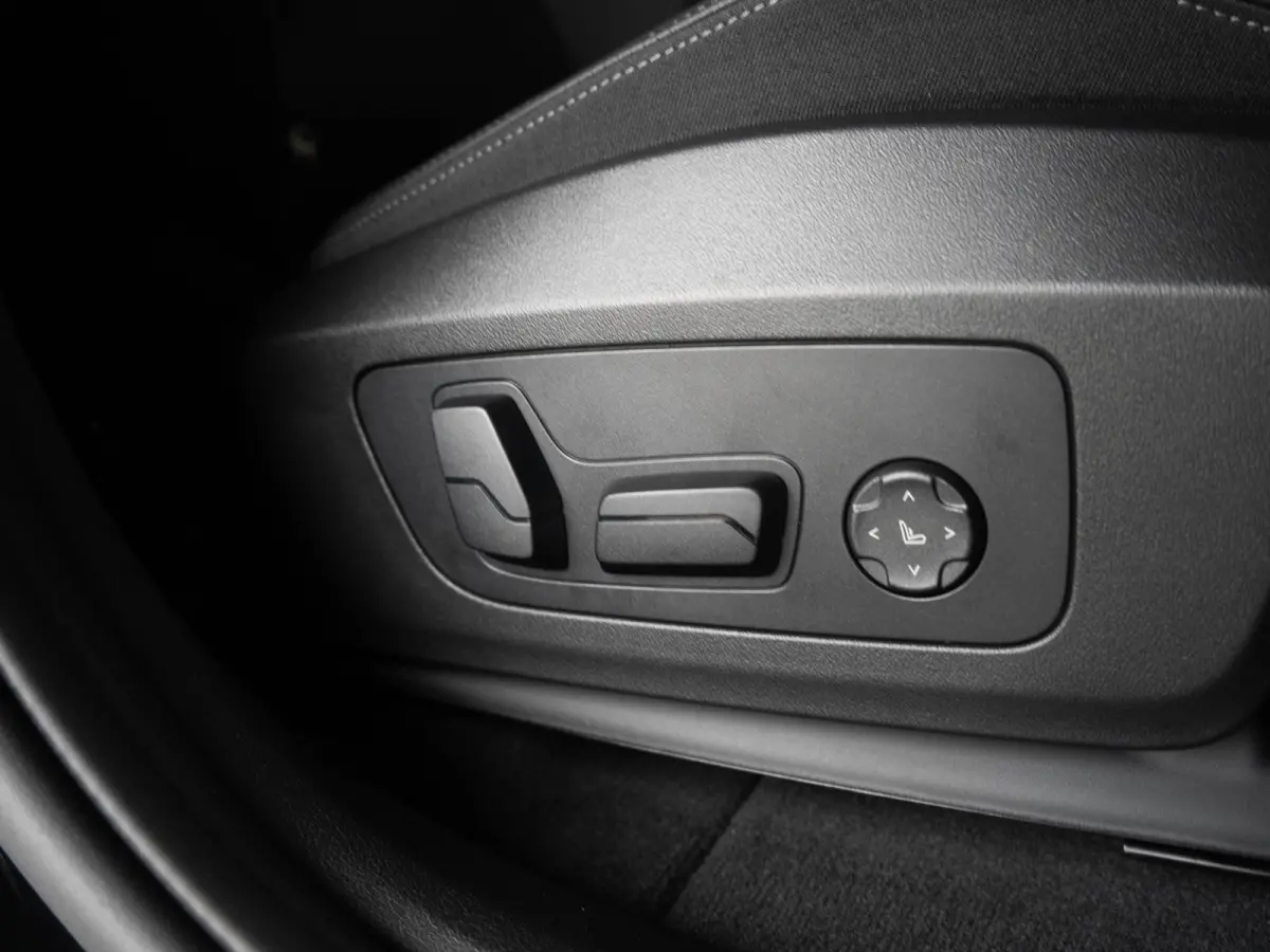 xDrive25e | M Sportpakket | Comfort Pack | Harman-Kardon | Stuurwielrand verwarmd | Comfort Access | Achteruitrijcamera | Panoramadak | Trekhaak
