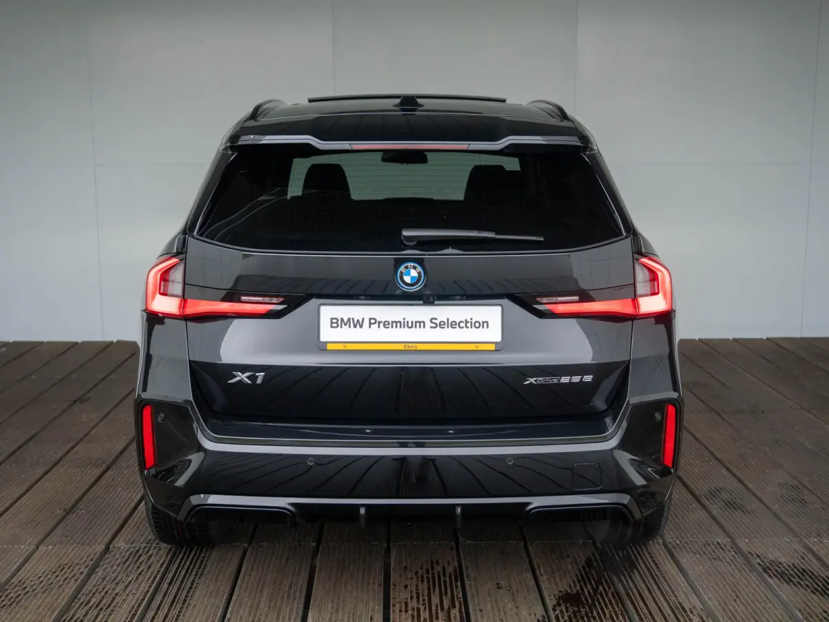 xDrive25e | M Sportpakket | Comfort Pack | Harman-Kardon | Stuurwielrand verwarmd | Comfort Access | Achteruitrijcamera | Panoramadak | Trekhaak