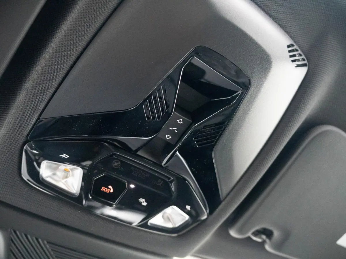 xDrive25e | M Sportpakket | Comfort Pack | Harman-Kardon | Stuurwielrand verwarmd | Comfort Access | Achteruitrijcamera | Panoramadak | Trekhaak