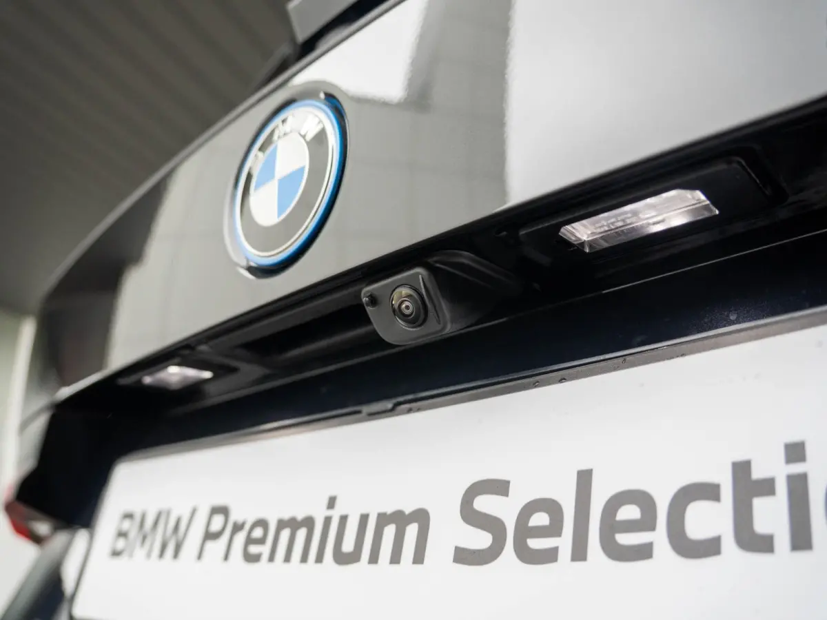 xDrive25e | M Sportpakket | Comfort Pack | Harman-Kardon | Stuurwielrand verwarmd | Comfort Access | Achteruitrijcamera | Panoramadak | Trekhaak