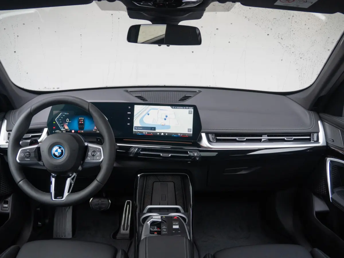 xDrive25e | M Sportpakket | Comfort Pack | Harman-Kardon | Stuurwielrand verwarmd | Comfort Access | Achteruitrijcamera | Panoramadak | Trekhaak