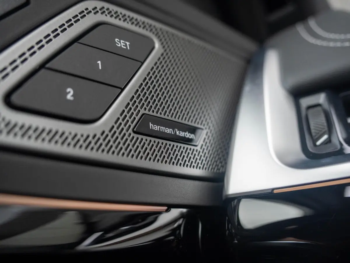 xDrive25e | M Sportpakket | Comfort Pack | Harman-Kardon | Stuurwielrand verwarmd | Comfort Access | Achteruitrijcamera | Panoramadak | Trekhaak