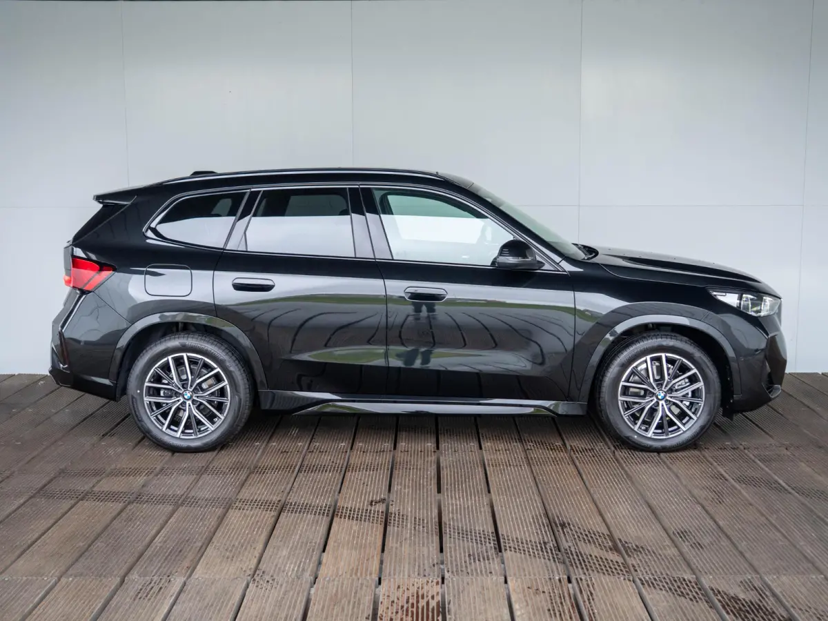 xDrive25e | M Sportpakket | Comfort Pack | Harman-Kardon | Stuurwielrand verwarmd | Comfort Access | Achteruitrijcamera | Panoramadak | Trekhaak