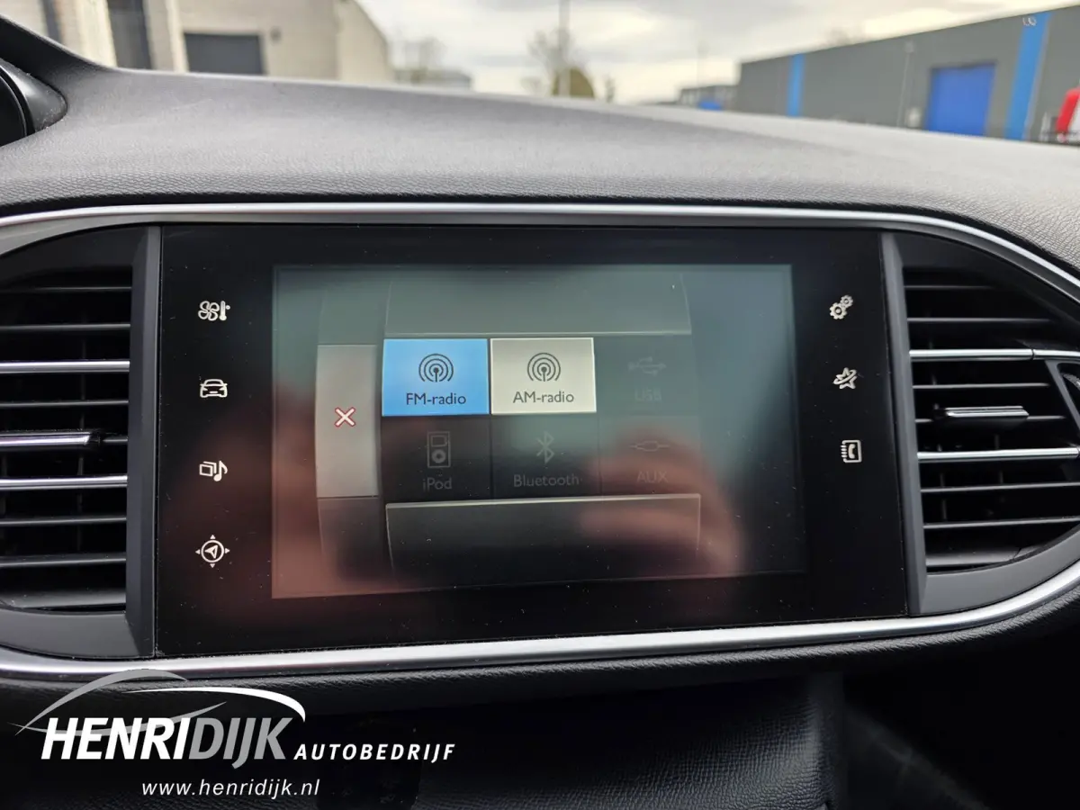 1.2 PureTech Blue Lease Premium Pano / Trekhaak / Clima / Cruise / Navi
