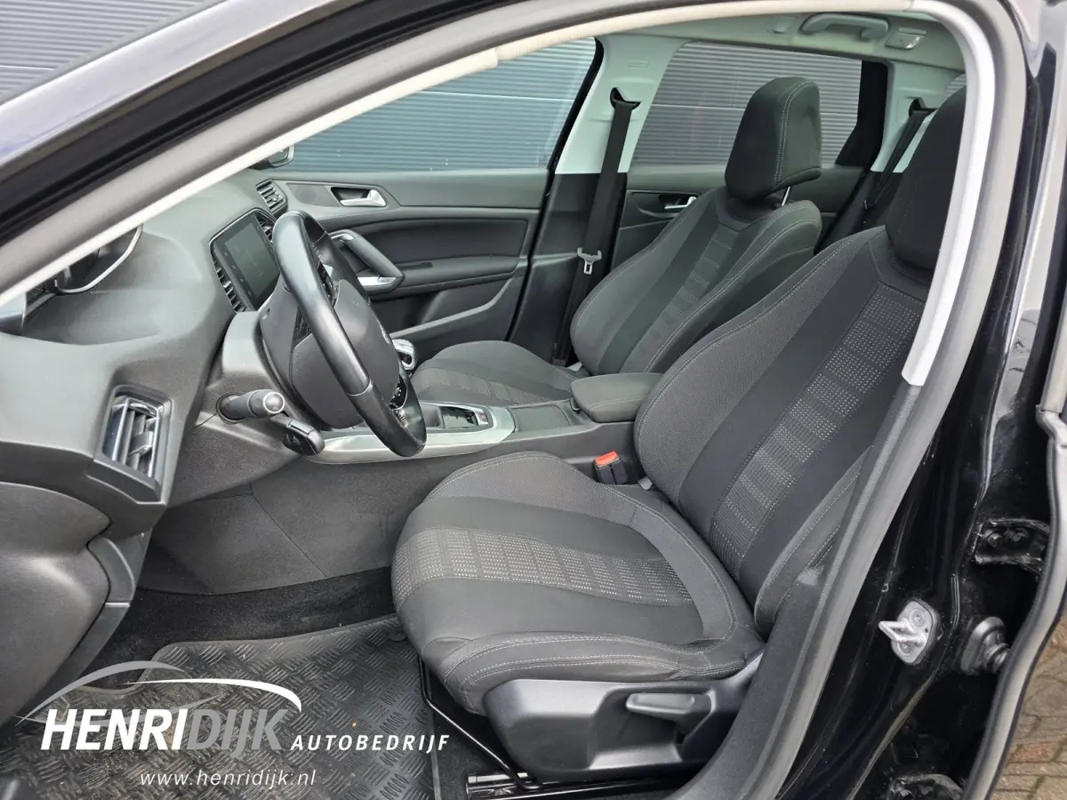 1.2 PureTech Blue Lease Premium Pano / Trekhaak / Clima / Cruise / Navi