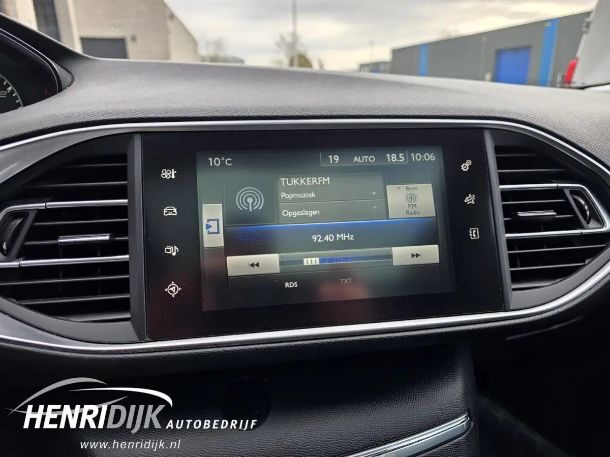 1.2 PureTech Blue Lease Premium Pano / Trekhaak / Clima / Cruise / Navi