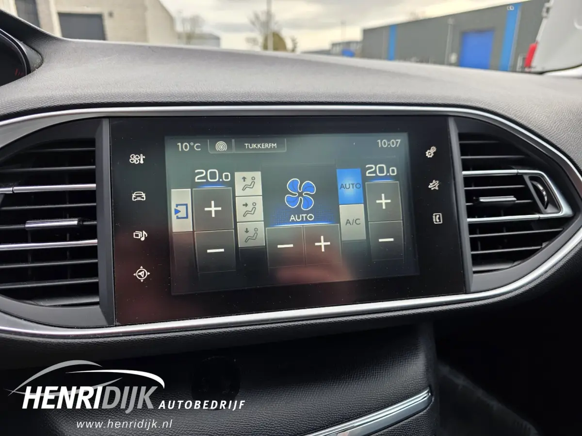1.2 PureTech Blue Lease Premium Pano / Trekhaak / Clima / Cruise / Navi