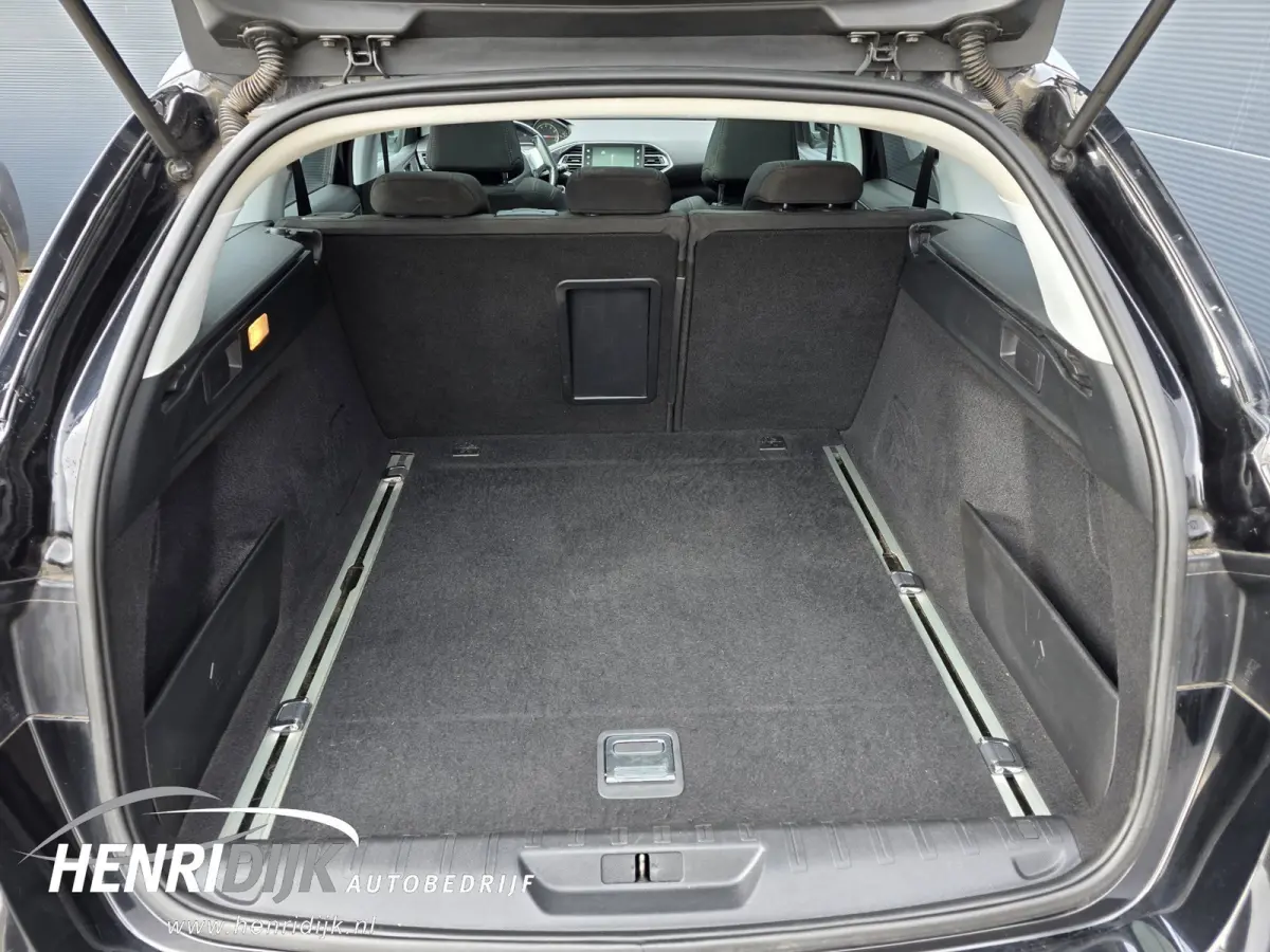 1.2 PureTech Blue Lease Premium Pano / Trekhaak / Clima / Cruise / Navi