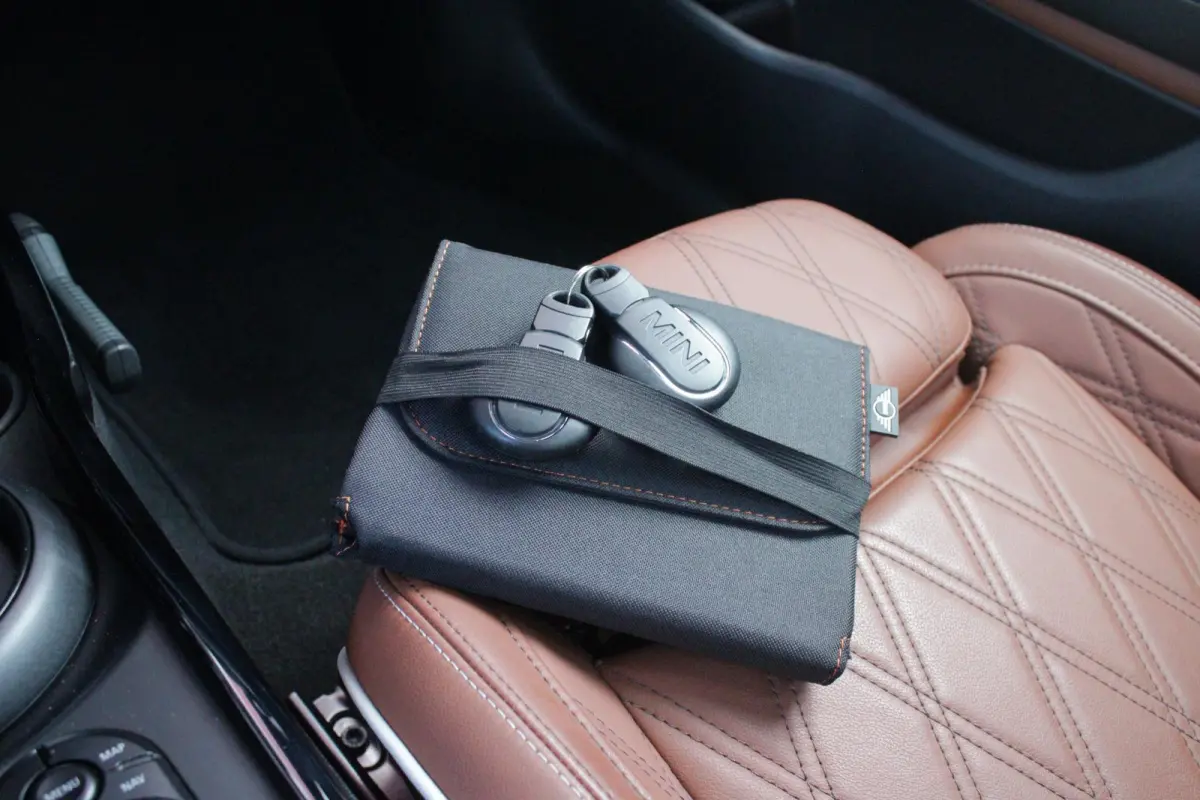 1.5 136PK AUTOMAAT COOPER RICHMOND PARK EDITION | PANORAMISCH SCHUIF/KANTEL DAK | FULL LEDEREN BEKLEDING "CHESTER MALT BROWN" | ACHTERUITRIJ CAMERA | PARKEERSENSOREN ACHTER | FULL LED KOPLAM