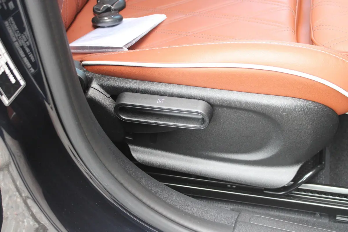 1.5 136PK AUTOMAAT COOPER RICHMOND PARK EDITION | PANORAMISCH SCHUIF/KANTEL DAK | FULL LEDEREN BEKLEDING "CHESTER MALT BROWN" | ACHTERUITRIJ CAMERA | PARKEERSENSOREN ACHTER | FULL LED KOPLAM