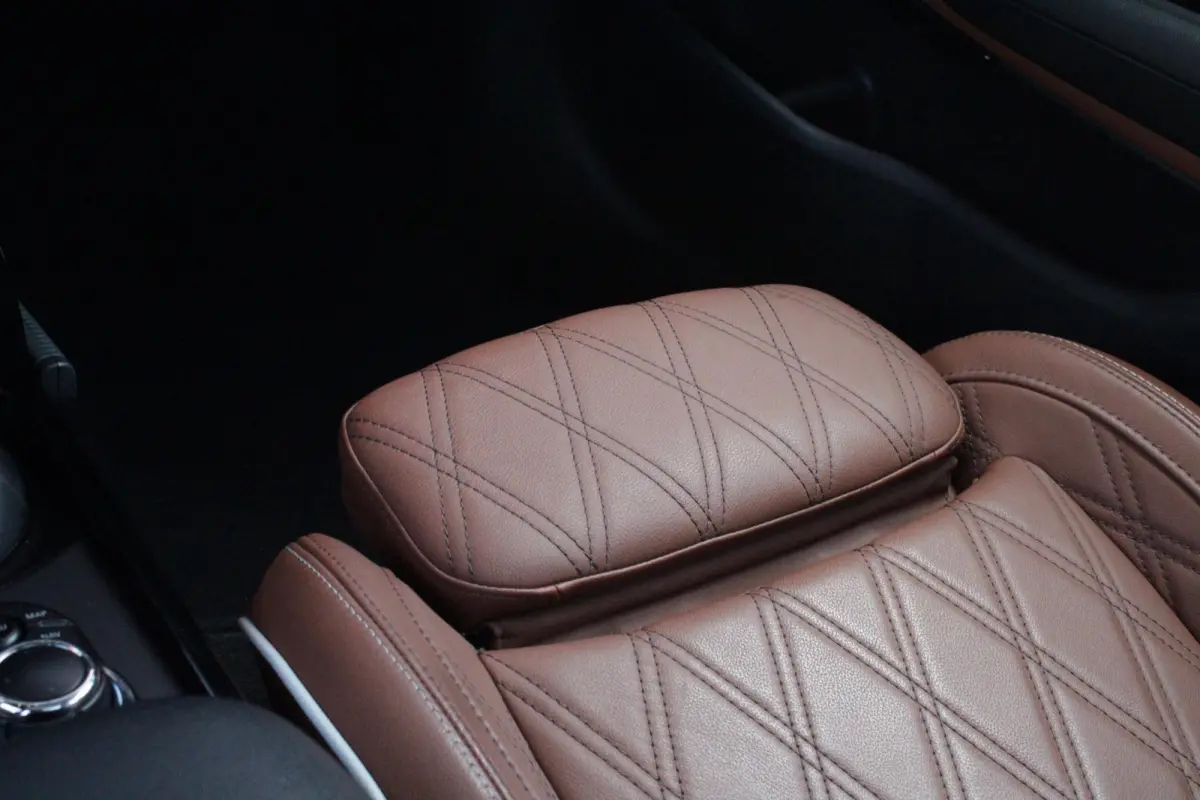 1.5 136PK AUTOMAAT COOPER RICHMOND PARK EDITION | PANORAMISCH SCHUIF/KANTEL DAK | FULL LEDEREN BEKLEDING "CHESTER MALT BROWN" | ACHTERUITRIJ CAMERA | PARKEERSENSOREN ACHTER | FULL LED KOPLAM