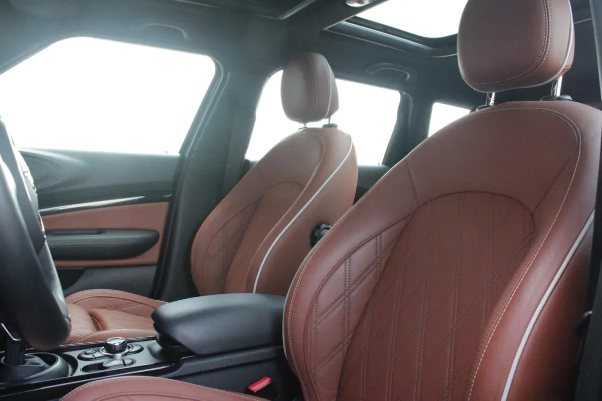 1.5 136PK AUTOMAAT COOPER RICHMOND PARK EDITION | PANORAMISCH SCHUIF/KANTEL DAK | FULL LEDEREN BEKLEDING "CHESTER MALT BROWN" | ACHTERUITRIJ CAMERA | PARKEERSENSOREN ACHTER | FULL LED KOPLAM