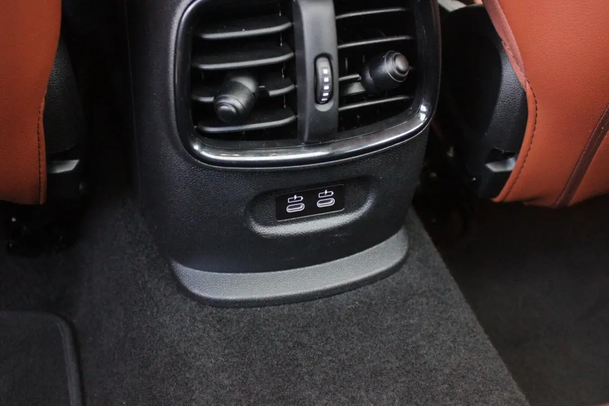1.5 136PK AUTOMAAT COOPER RICHMOND PARK EDITION | PANORAMISCH SCHUIF/KANTEL DAK | FULL LEDEREN BEKLEDING "CHESTER MALT BROWN" | ACHTERUITRIJ CAMERA | PARKEERSENSOREN ACHTER | FULL LED KOPLAM