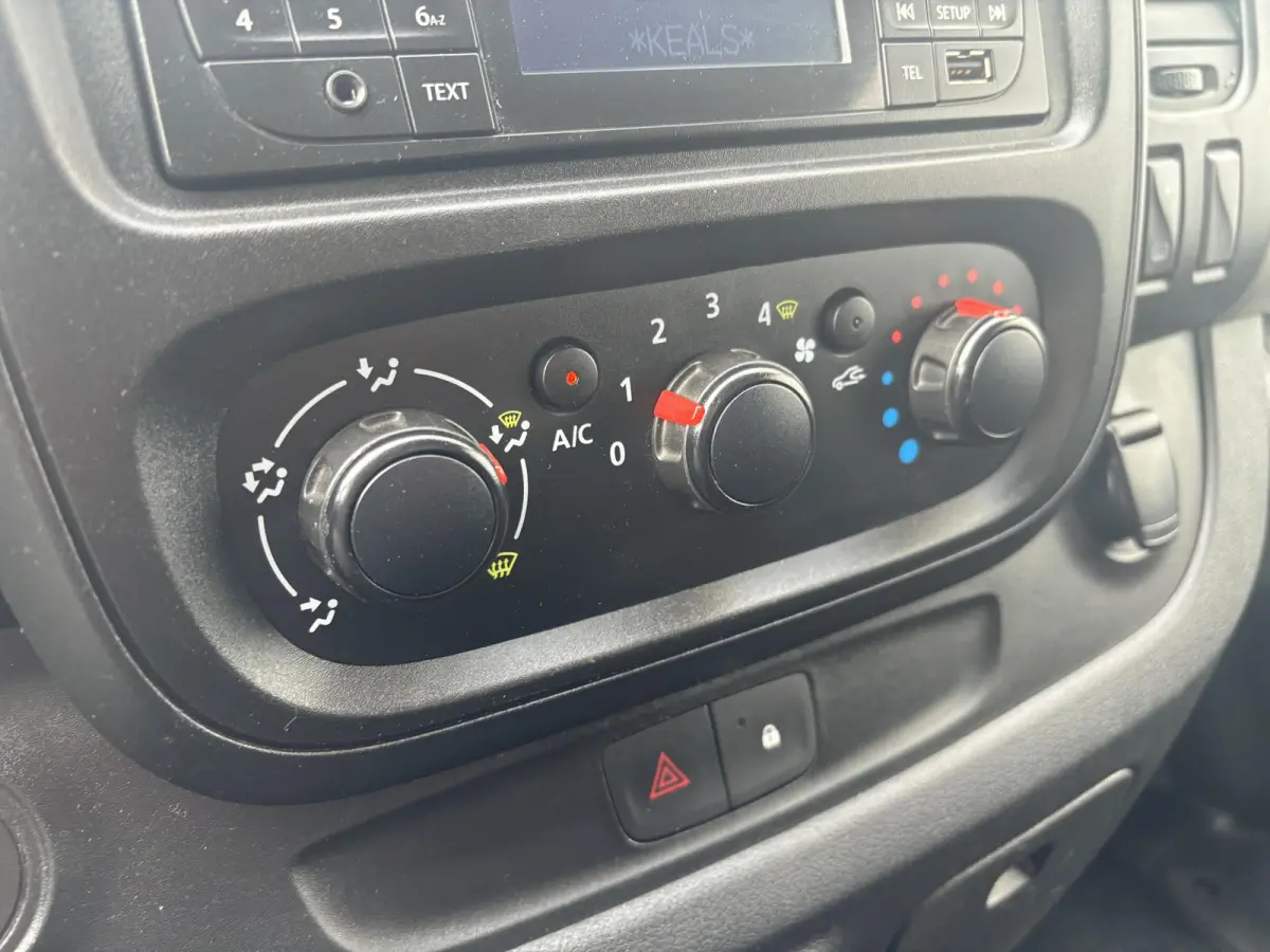 1.6 dCi L1H1*3-PERS*A/C*CRUISE*HAAK*CAM*IMP.*