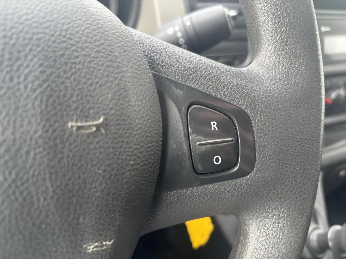 1.6 dCi L1H1*3-PERS*A/C*CRUISE*HAAK*CAM*IMP.*