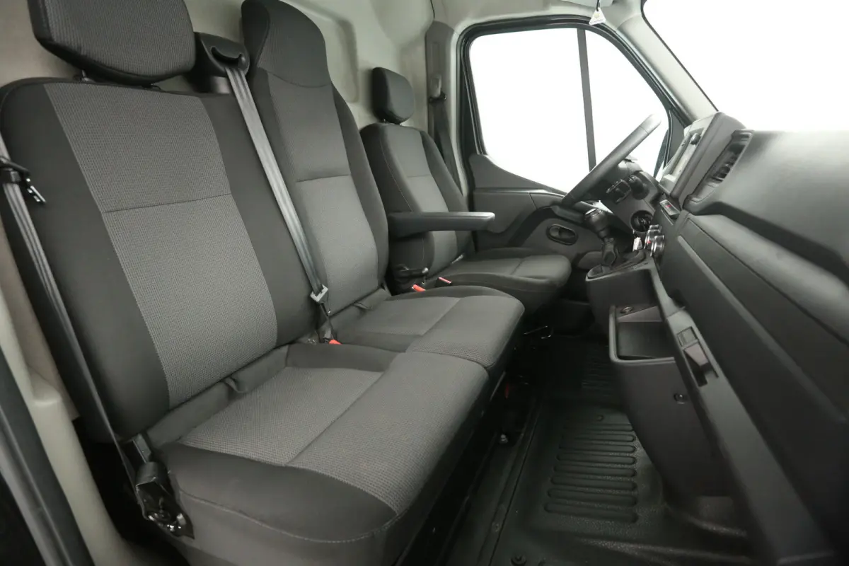 2.3 dCi 150PK L2H2 | Airco | Cruise | Camera | Carplay | 3 Zits | Elektrpakket