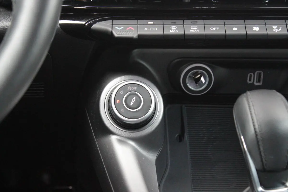1.5T Hybrid 160PK VELOCE | PREMIUM PACK: LEDEREN BEKLEDING/GEVENTILEERDE VOORSTOELEN/4-VOUDIG ELEKTRISCH VERSTELBARE LENDESTEUN VOORSTOELEN/HOOGGLANS ZWARTE RAAMOMLIJSTING/AMBIENT LIGHTING |