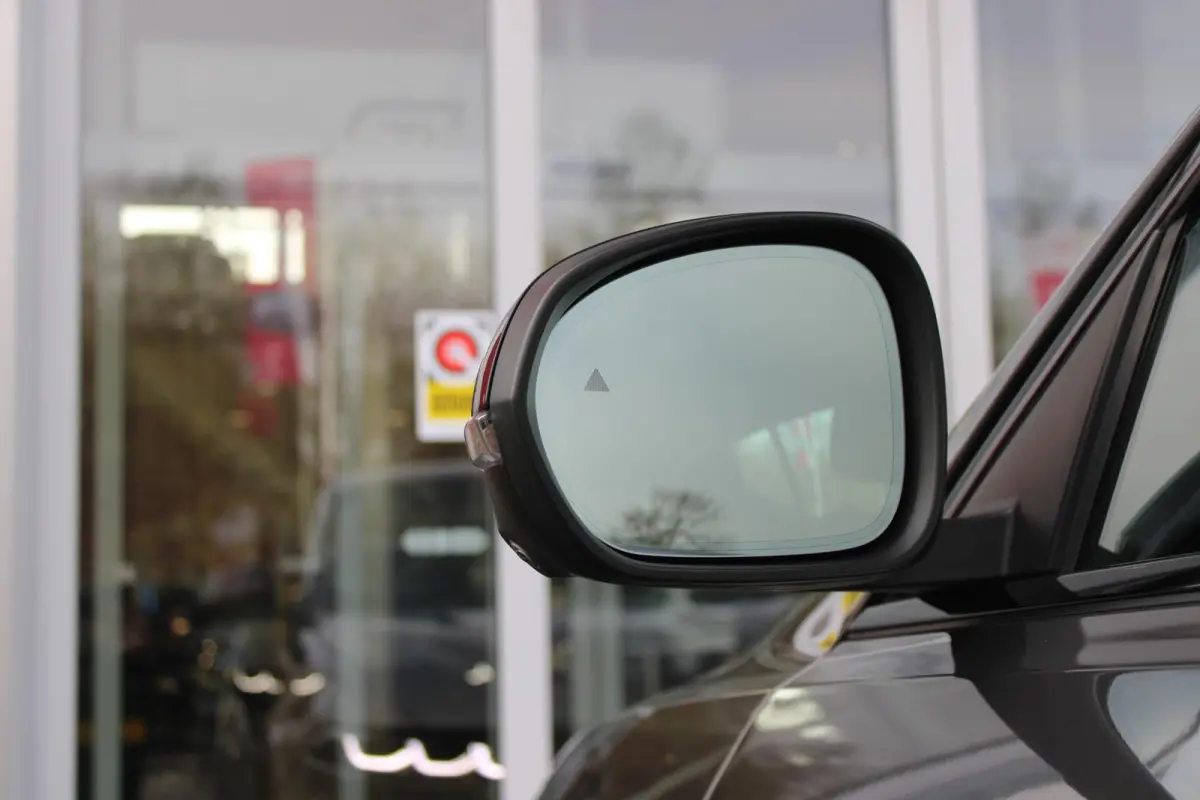 1.5T Hybrid 160PK VELOCE | PREMIUM PACK: LEDEREN BEKLEDING/GEVENTILEERDE VOORSTOELEN/4-VOUDIG ELEKTRISCH VERSTELBARE LENDESTEUN VOORSTOELEN/HOOGGLANS ZWARTE RAAMOMLIJSTING/AMBIENT LIGHTING |