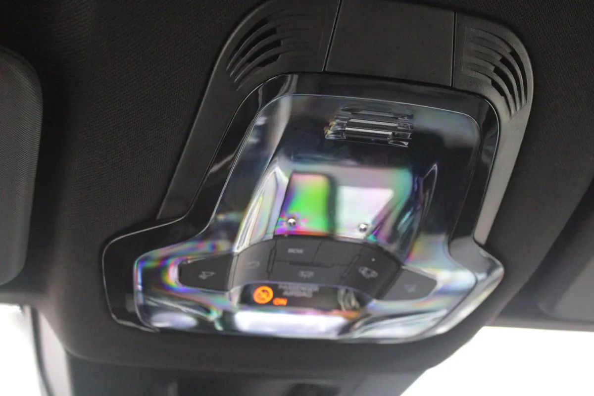 1.5T Hybrid 160PK VELOCE | PREMIUM PACK: LEDEREN BEKLEDING/GEVENTILEERDE VOORSTOELEN/4-VOUDIG ELEKTRISCH VERSTELBARE LENDESTEUN VOORSTOELEN/HOOGGLANS ZWARTE RAAMOMLIJSTING/AMBIENT LIGHTING |
