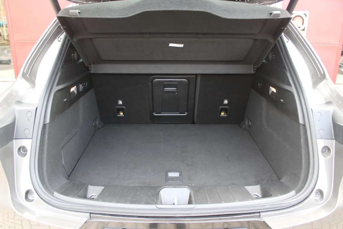 1.5T Hybrid 160PK VELOCE | PREMIUM PACK: LEDEREN BEKLEDING/GEVENTILEERDE VOORSTOELEN/4-VOUDIG ELEKTRISCH VERSTELBARE LENDESTEUN VOORSTOELEN/HOOGGLANS ZWARTE RAAMOMLIJSTING/AMBIENT LIGHTING |