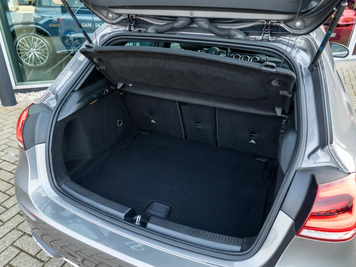 Hatchback 180 Business Solution Luxury Trekhaak
