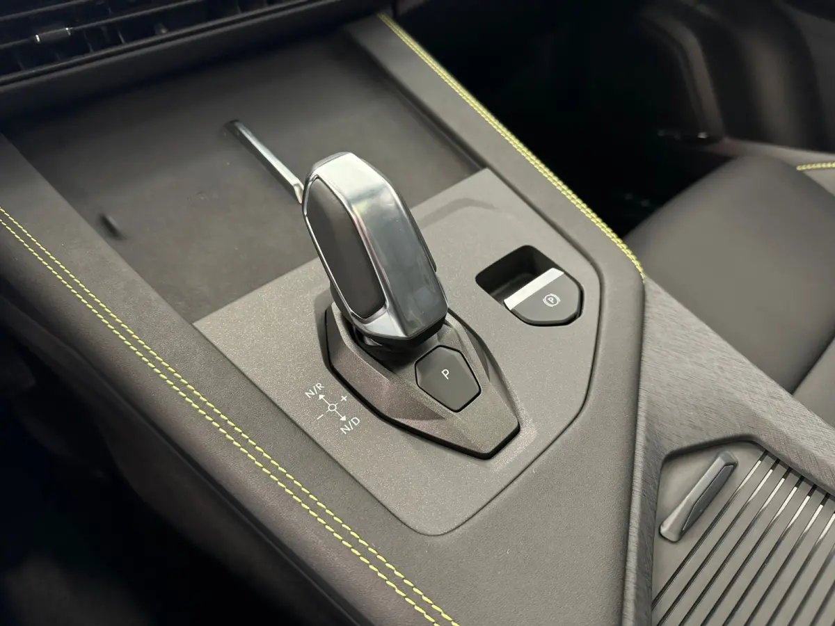 More | Panoramadak | 360 camera | Stoel + Stuurverwarming |Adaptieve cruise control | BLIS |