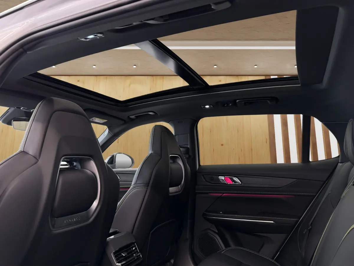 More | Panoramadak | 360 camera | Stoel + Stuurverwarming |Adaptieve cruise control | BLIS |