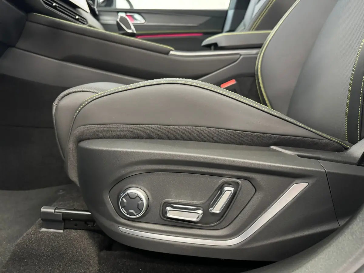 More | Panoramadak | 360 camera | Stoel + Stuurverwarming |Adaptieve cruise control | BLIS |