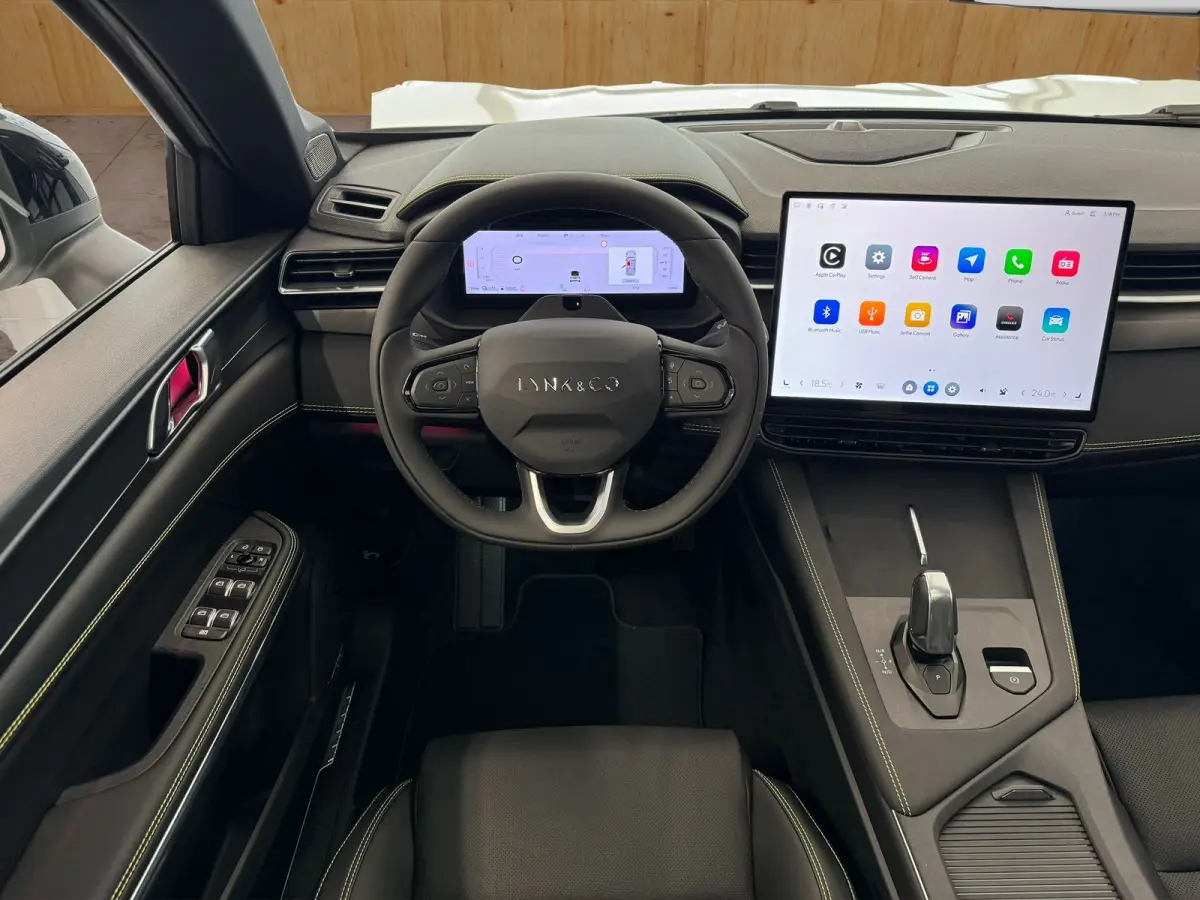 More | Panoramadak | 360 camera | Stoel + Stuurverwarming |Adaptieve cruise control | BLIS |