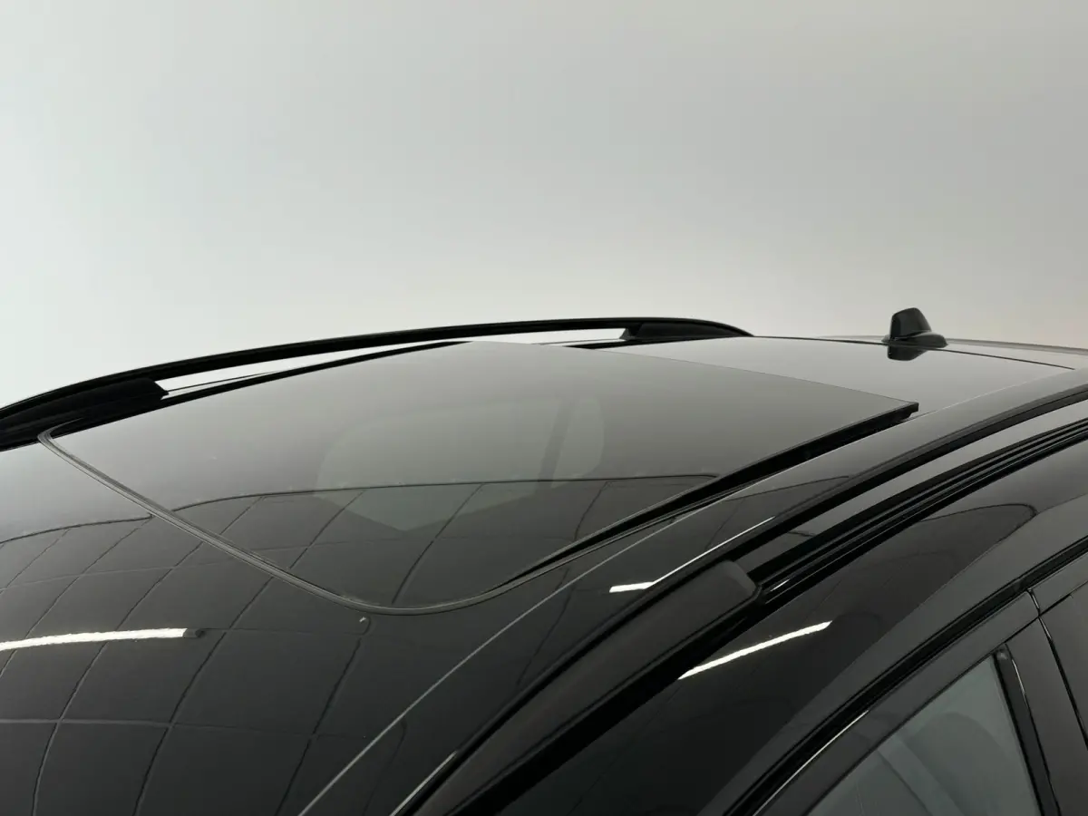 More | Panoramadak | 360 camera | Stoel + Stuurverwarming |Adaptieve cruise control | BLIS |