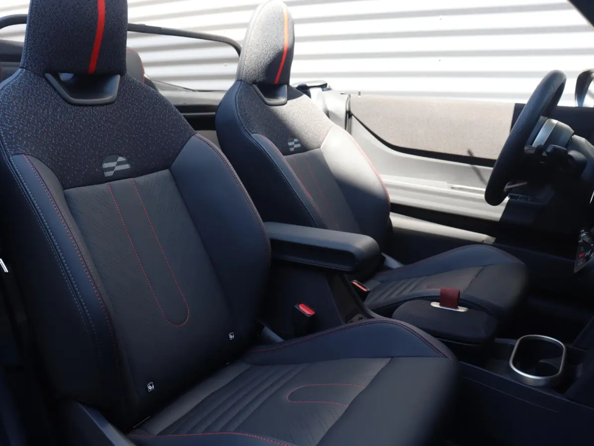 C | John Cooper Works + Pakket M + Harman Kardon + Driving Assisant + Camera + Comfort Access + Head-Up + Stuurwiel Verwarmd + 17" John Cooper Works Sprint Spoke black