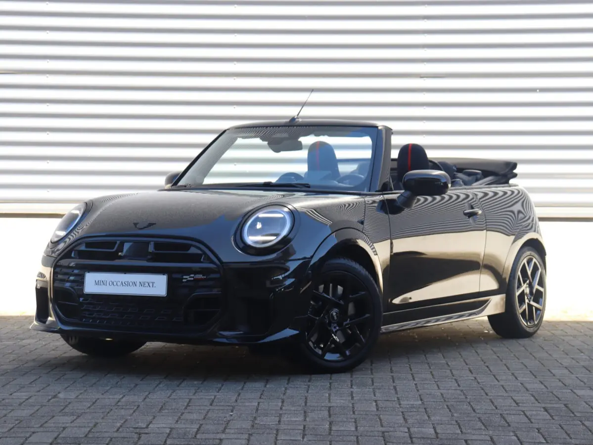 C | John Cooper Works + Pakket M + Harman Kardon + Driving Assisant + Camera + Comfort Access + Head-Up + Stuurwiel Verwarmd + 17" John Cooper Works Sprint Spoke black