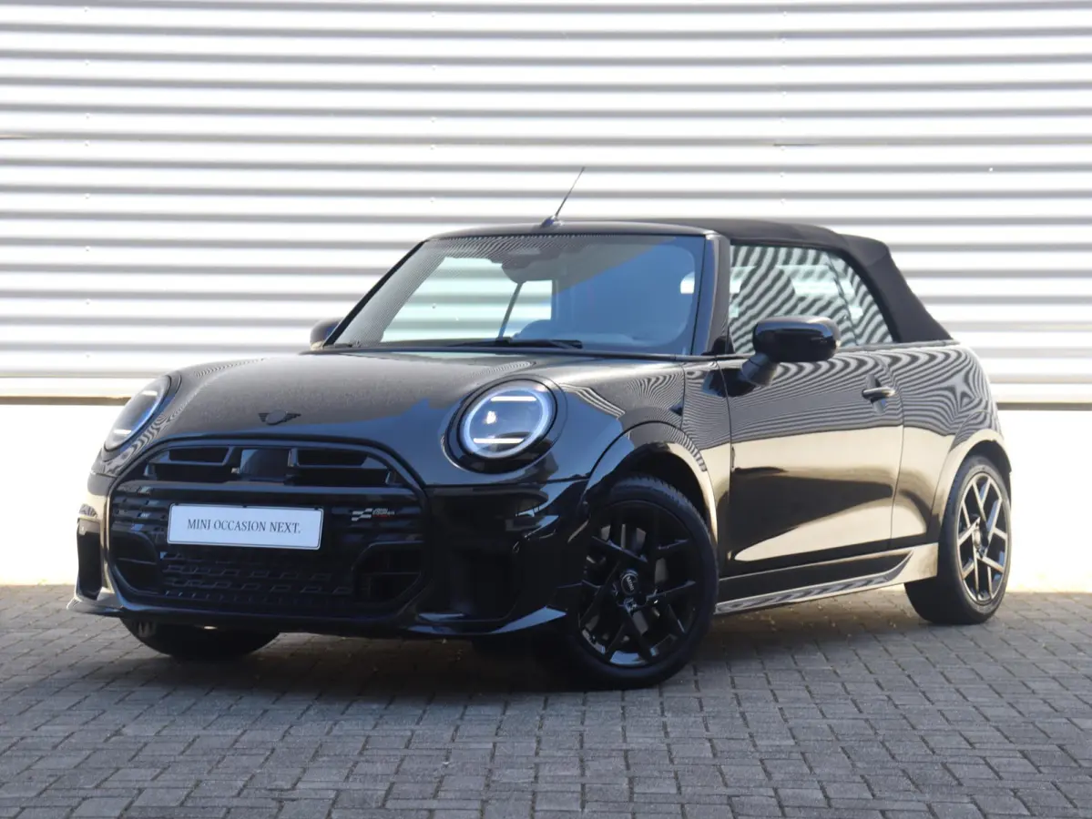 C | John Cooper Works + Pakket M + Harman Kardon + Driving Assisant + Camera + Comfort Access + Head-Up + Stuurwiel Verwarmd + 17" John Cooper Works Sprint Spoke black