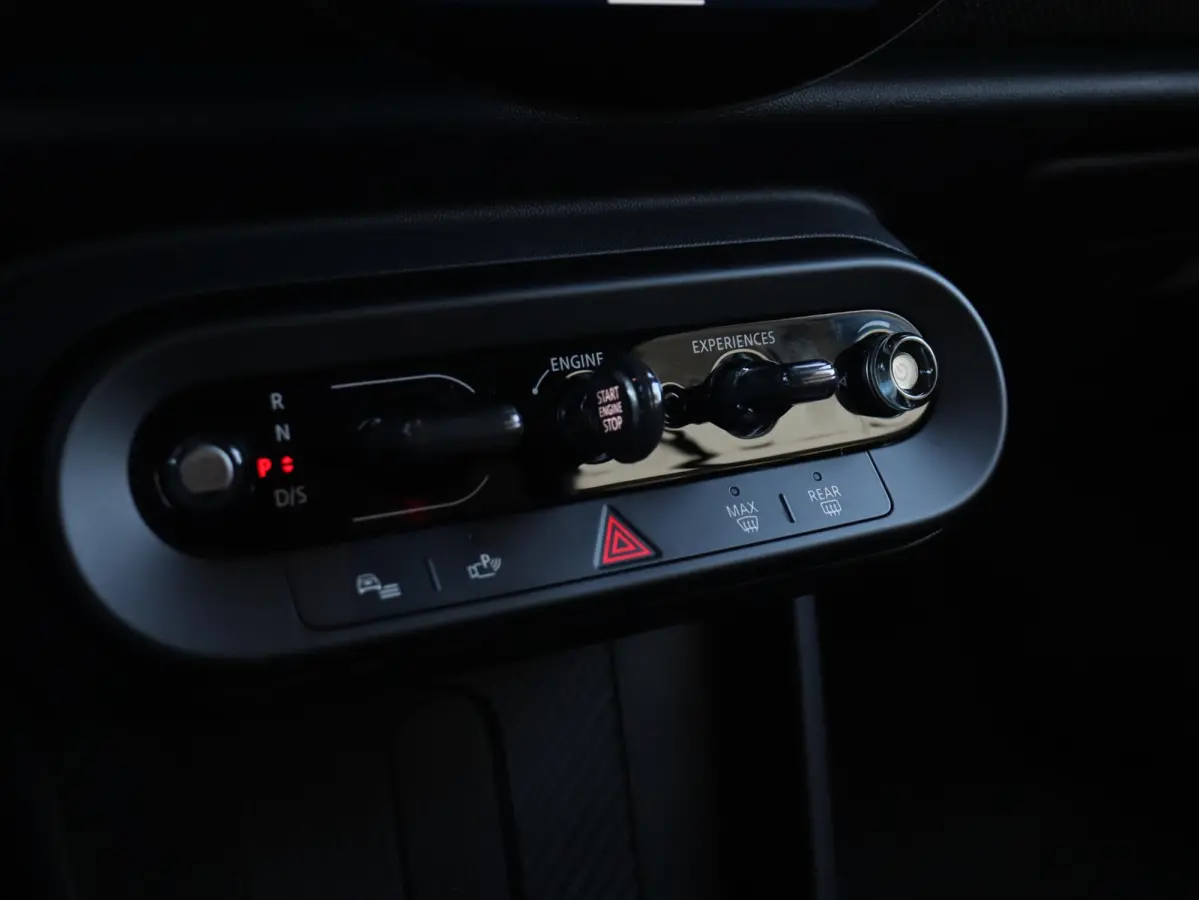 C | John Cooper Works + Pakket M + Harman Kardon + Driving Assisant + Camera + Comfort Access + Head-Up + Stuurwiel Verwarmd + 17" John Cooper Works Sprint Spoke black