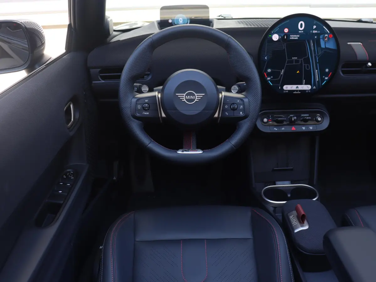 C | John Cooper Works + Pakket M + Harman Kardon + Driving Assisant + Camera + Comfort Access + Head-Up + Stuurwiel Verwarmd + 17" John Cooper Works Sprint Spoke black