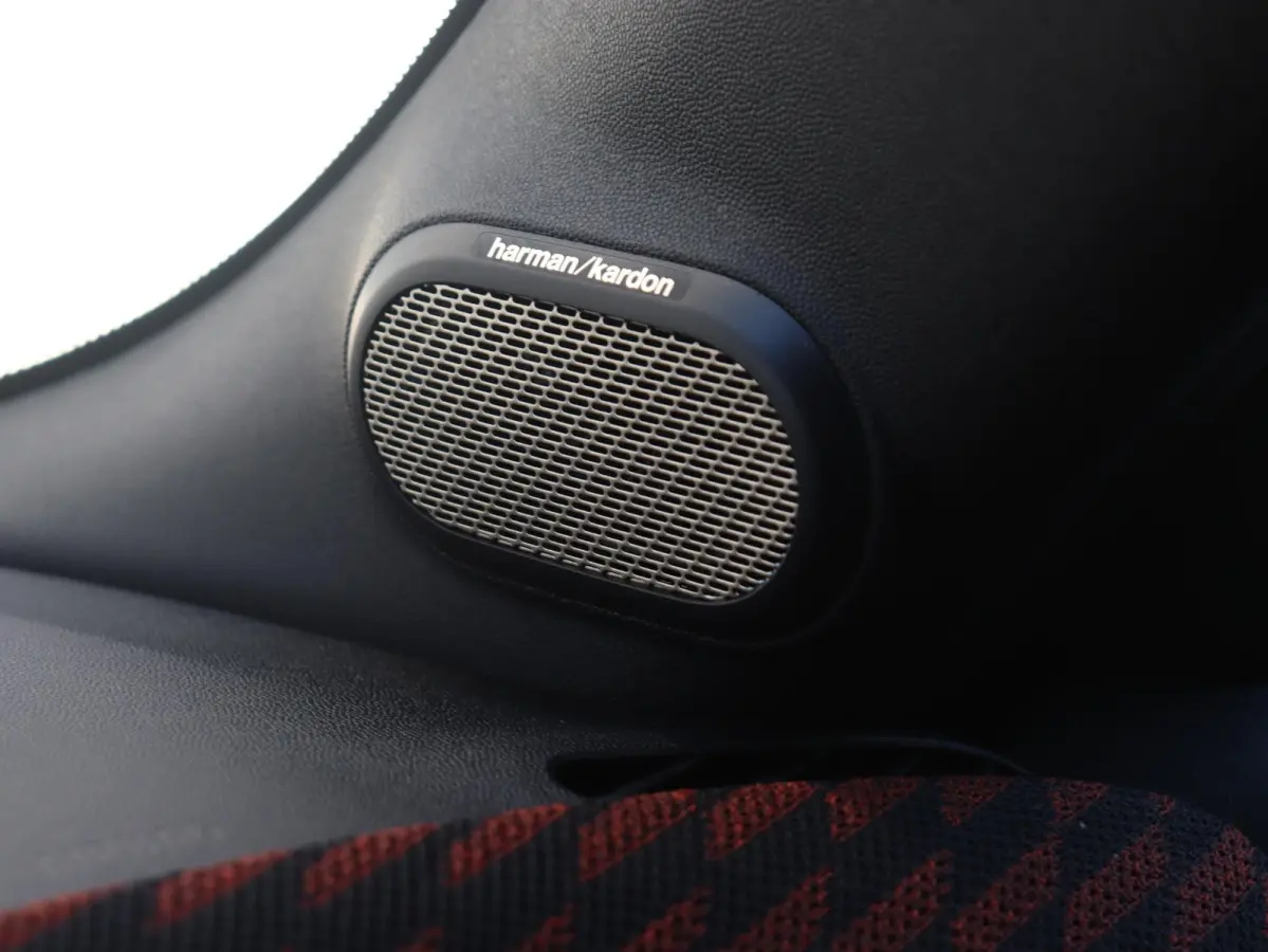 C | John Cooper Works + Pakket M + Harman Kardon + Driving Assisant + Camera + Comfort Access + Head-Up + Stuurwiel Verwarmd + 17" John Cooper Works Sprint Spoke black