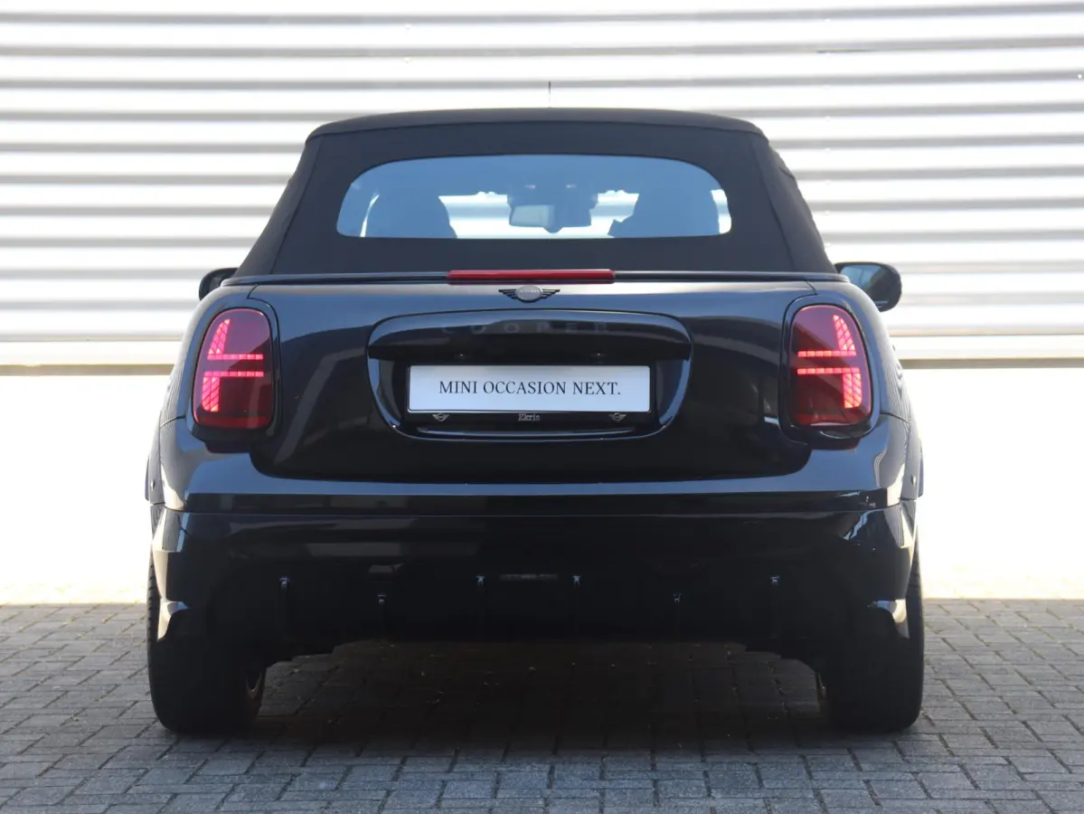 C | John Cooper Works + Pakket M + Harman Kardon + Driving Assisant + Camera + Comfort Access + Head-Up + Stuurwiel Verwarmd + 17" John Cooper Works Sprint Spoke black